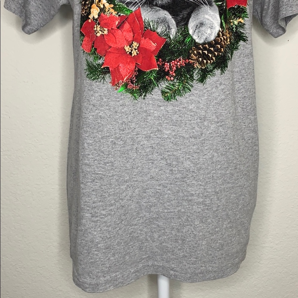 Cat in a Wreath Christmas Tee - Picture 4 of 8